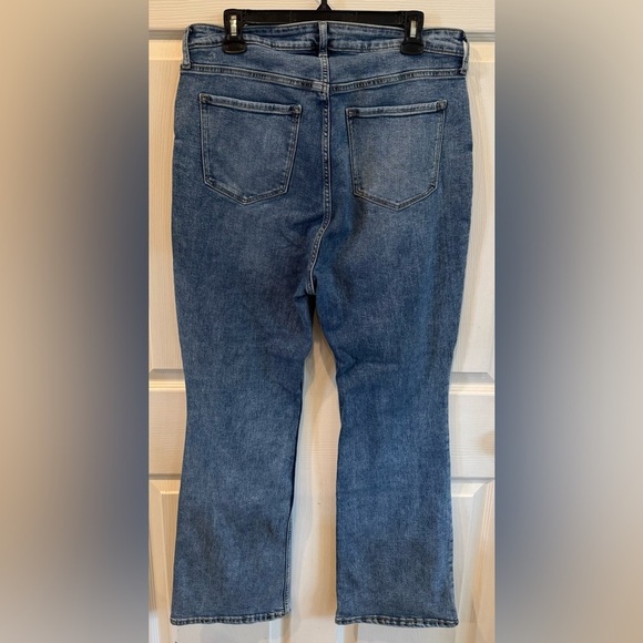 Old Navy Higher High-Rise Flare Jeans stretch Smooth Pockets Women's Size 14 - Picture 2 of 7